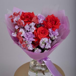 Букет с Розами и кустовой Маттиолой