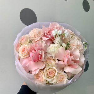 розы с вывернутыми лепестками на день влюбленных