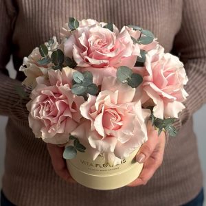 Композиция в коробке из французких Роз