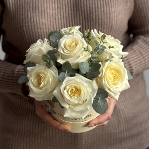 Коробка с белыми Розами