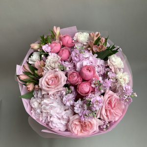 розовый красивый букет для девушки