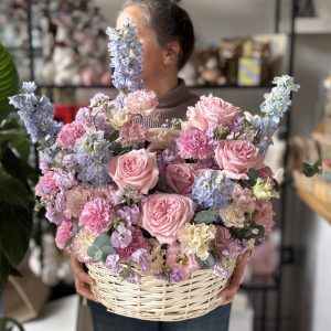 Корзина с роскошными Розами