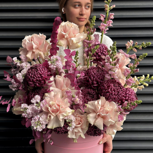 букет цветов в коробке роскошный