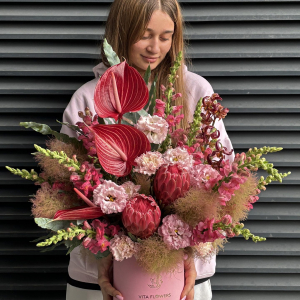 букет в шляпной коробке