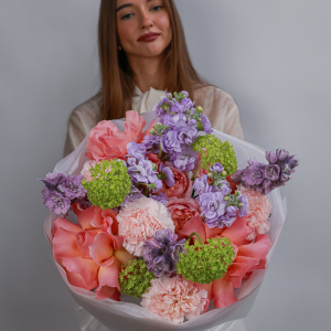 букет для мамы яркие цветы