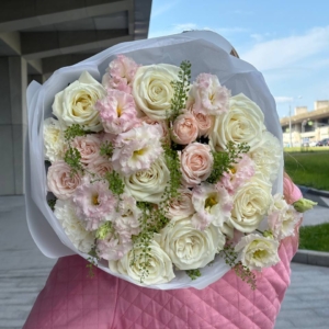 Букет с нежными розами